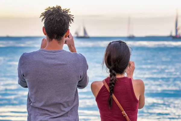 Couple People Take Pictures Famous Sunset Mallory Square Key West — Stock Photo, Image