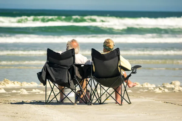 Back View Elderly Couple Relaxing Seated Beach Sunset Active Seniors — Stock Photo, Image