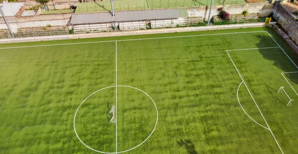 Voetbalveld Gezien Vanaf Een Vliegende Drone Hoog Gezichtspunt — Stockfoto