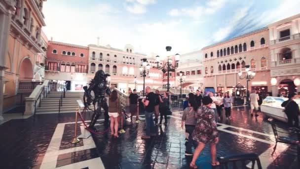 LAS VEGAS, NV - JUNI 2019: Interieur van Venetiaans Casino 's nachts — Stockvideo