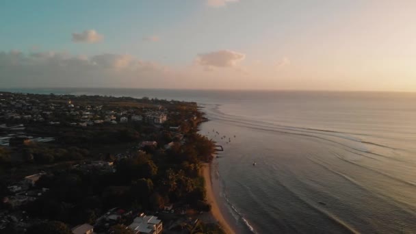 Vista aérea de Mauricio al atardecer desde la playa de Flic En Flac — Vídeos de Stock