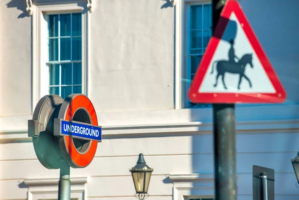 Londres Reino Unido Junho 2015 Sinais Subterrâneos Rua Centro Cidade — Fotografia de Stock