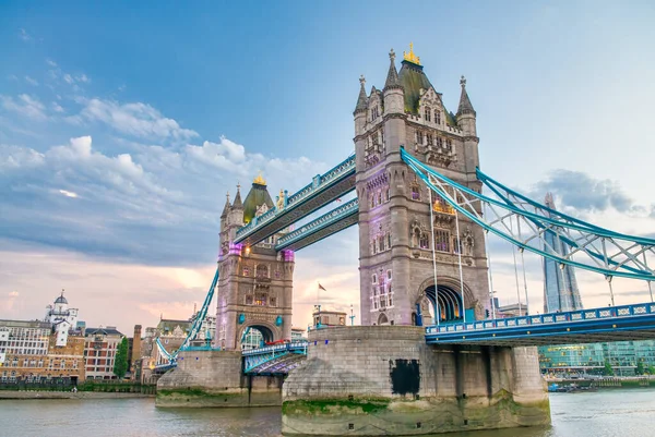 Londen Juni 30Th 2015 Tower Bridge Moderne Stadsgebouwen Aan Buitenkant — Stockfoto