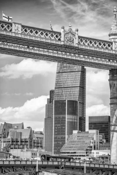London Ιουλιου 2015 Σύγχρονος Ουρανός Πόλης Tower Bridge — Φωτογραφία Αρχείου