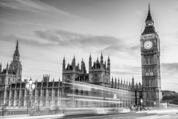 Londen Juli 1St 2015 Westminster Palace Langs Theems Bij Zonsondergang — Stockfoto