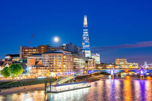 Londyńska Panorama Nocy Odbiciami Tamizy — Zdjęcie stockowe