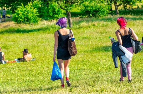 London Ngiltere Temmuz 2015 Renkli Saçlı Kızlar Yaz Sezonunda Hyde — Stok fotoğraf