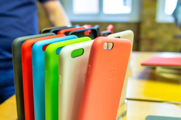 London July 2Nd 2015 Interior Apple Store Colorful Iphone Cases — Stock Photo, Image