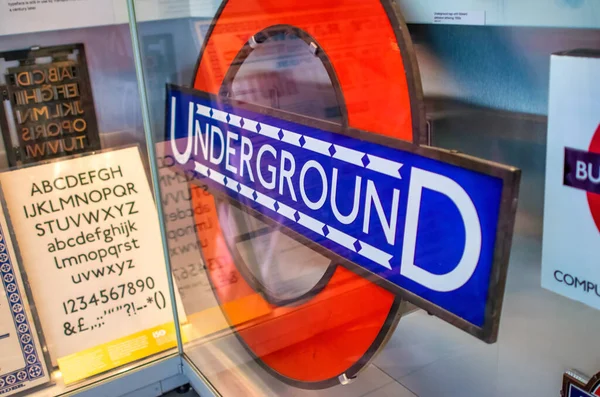 Londres Reino Unido Julho 2Nd 2015 Sinal Subterrâneo Uma Janela — Fotografia de Stock
