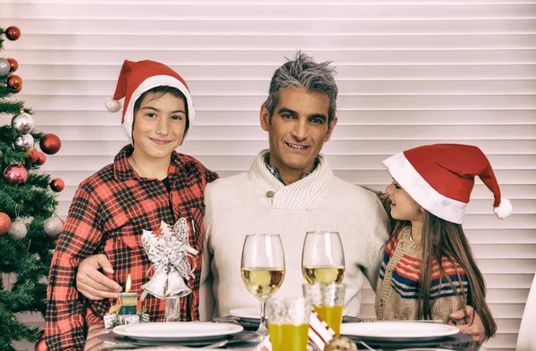 Buon padre con figlio e figlia — Foto Stock