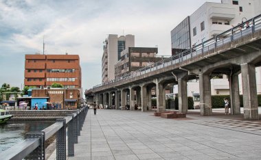 YOKOHAMA, JAPONYA - 18 Ağustos 2013 'te Yokohama Minato Mirai 21. Minato Mirai 21, Japonya 'nın Yokohama şehrinin merkezi kent.