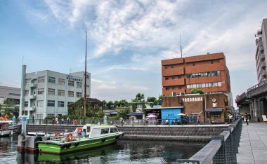 YOKOHAMA, JAPONYA - 18 Ağustos 2013 'te Yokohama Minato Mirai 21. Minato Mirai 21, Japonya 'nın Yokohama şehrinin merkezi kent.