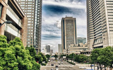 Yokohama - Ağustos 20: Turist zevk modern şehir sokakları, 20 Ağustos 2013 yılında Yokohama, Japonya. Dünya çapında 30 milyondan fazla ziyaretçi şehir alır.
