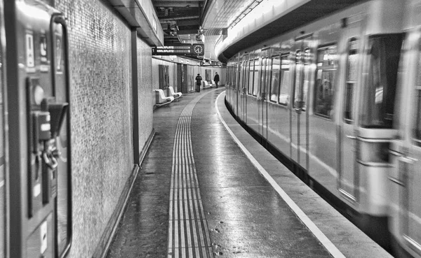 Vienna Gennaio Persone Nella Stazione Della Metropolitana Gennaio 2010 Vienna — Foto Stock