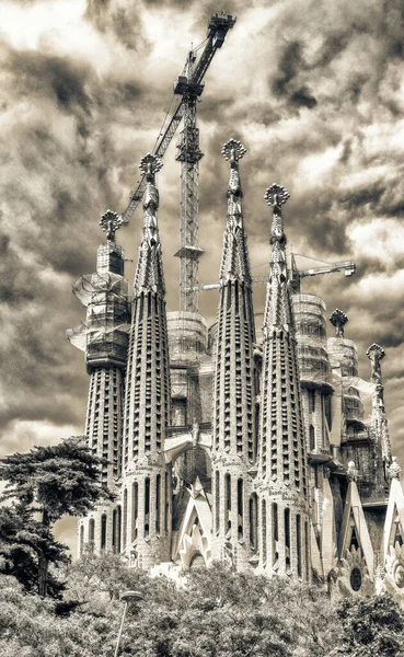 Βαρκελώνη Μαΐου 2018 Sagrada Φαμίλα Πρόσοψη Μια Συννεφιασμένη Μέρα Αυτό — Φωτογραφία Αρχείου