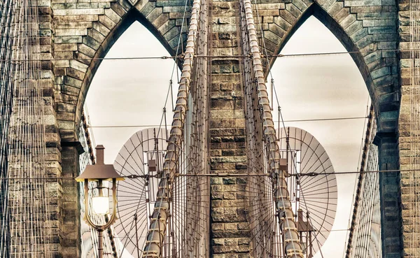 Kolommen Met Detailgegevens Van Brooklyn Bridge New York City — Stockfoto