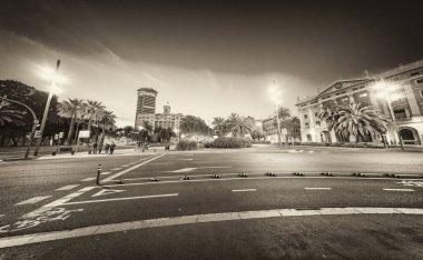 Barcelona sokaklarında gece, İspanya.