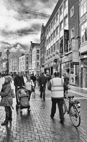 Dublín Mar Los Turistas Caminan Por Las Calles Ciudad Marzo —  Fotos de Stock