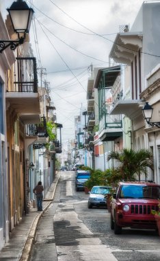 San juan - Porto Riko - 23 Şubat: turist üzerinde Şubat 23, 2010 şehir sokaklarda san juan, Porto Riko. 3 milyondan fazla insan adanın her yıl ziyaret..