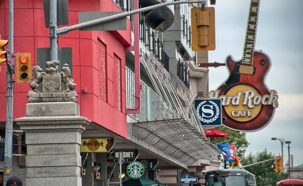 Niagara Falls Canada Aug Turister Går Langs Byens Gater August – stockfoto