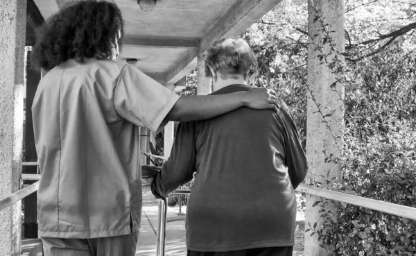 African Female Doctor Talking Elderly Retired Woman Walker Stick Hospital — Stock Photo, Image