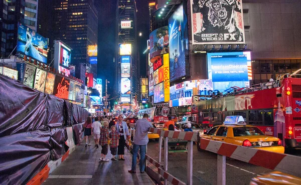 New York City Aug Τουρίστες Περπατούν Κατά Μήκος Των Δρόμων — Φωτογραφία Αρχείου