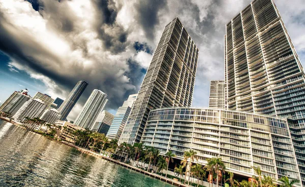 Centro Miami Skyline Edificios Reflexiones Brickell Key —  Fotos de Stock