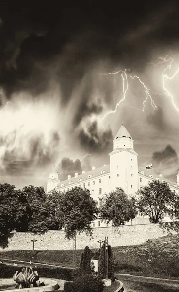 Bratislava Slott Ett Åskväder Slovakien — Stockfoto