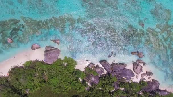 Downward view from a drone of La Digue Anse Source Argent Beach - Σεϋχέλλες — Αρχείο Βίντεο