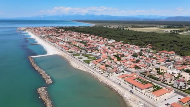 Vue aérienne imprenable sur le littoral de Marina di Pisa, Toscane — Video
