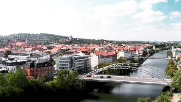 Bamberg a nyári szezonban, Németországban. Kilátás a drónról — Stock videók