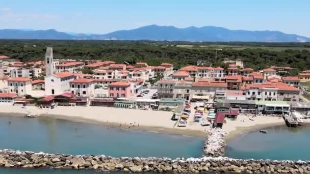 Atemberaubende Luftaufnahme der Küste von Marina di Pisa, Toskana — Stockvideo