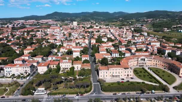 Prachtig uitzicht vanuit de lucht op de kust van Livorno, Toscane. Langzame beweging — Stockvideo