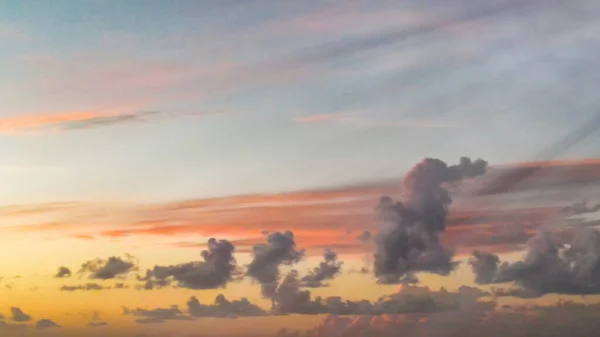 Panorama Luftaufnahme Des Sonnenuntergangshimmels Von Einer Fliegenden Drohne — Stockfoto