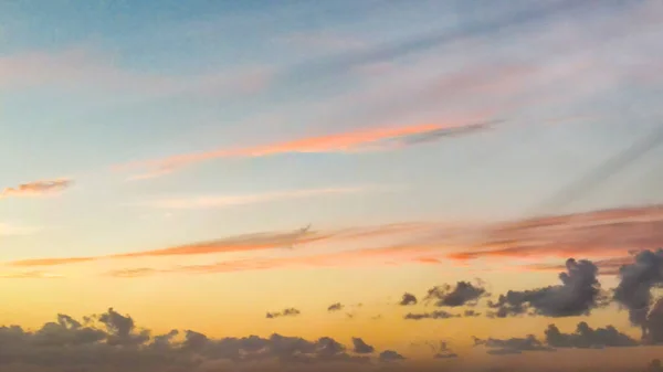 Panorama Luftaufnahme Des Sonnenuntergangshimmels Von Einer Fliegenden Drohne — Stockfoto