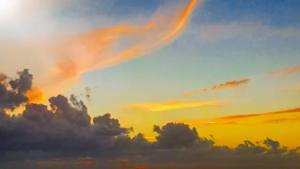 Panorama Luftaufnahme Des Sonnenuntergangshimmels Von Einer Fliegenden Drohne — Stockfoto