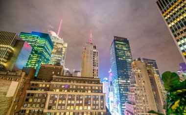 New York 'un gece ışıkları. Manhattan 'ın gökdelenleri