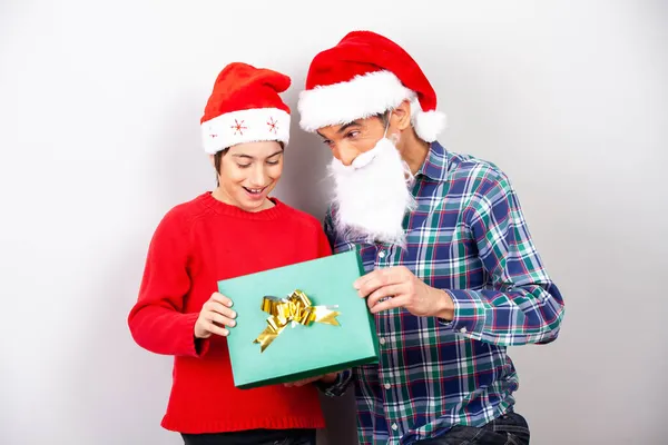 Happy Smiling Father Son Wearing Christmas Hat Opening Christmas Gift — Stock Photo, Image