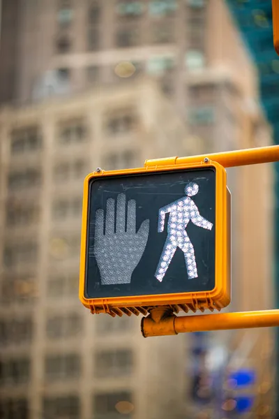 Luz Blanca Peatonal Semáforo Ciudad Nueva York Permitiendo Los Caminantes —  Fotos de Stock