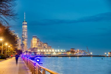 Manhattan, New York 'ta Hudson Nehri boyunca Meatpacking District gezinti alanının gece ışıkları