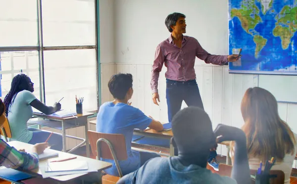 Insegnante Classe Adolescenti Durante Lezione Scolastica — Foto Stock