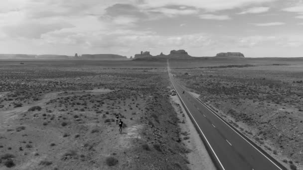 Increíble vista aérea de la carretera a Monument Valley — Vídeo de stock