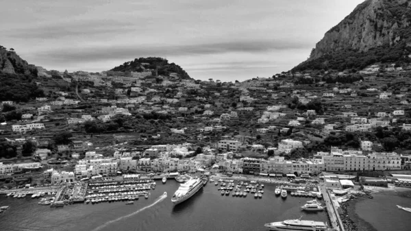 Liman Bölgesi Boyunca Capri Nin Güzel Kıyı Şeridi Dan Hava — Stok fotoğraf