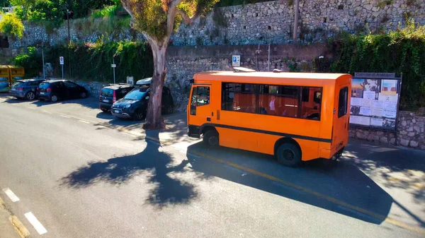 Capri Italia Junio 2021 Autobús Público Naranja Estación Autobuses Anacapri —  Fotos de Stock