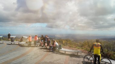 Adelaide kırsal hava manzarası Mount Lofty Koruma Parkı, Avustralya İHA 'dan.