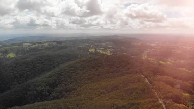 Adelaide kırsal hava manzarası Mount Lofty Koruma Parkı, Avustralya İHA 'dan.
