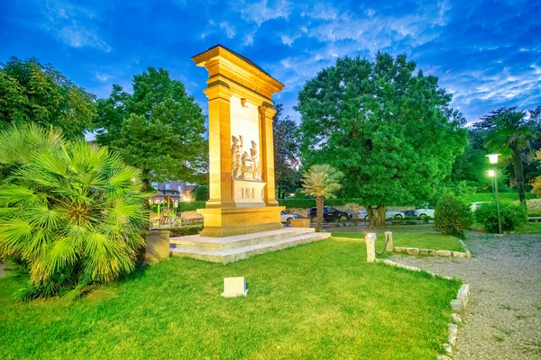 Günbatımında Pienza Toskana Antik Bir Meydan — Stok fotoğraf