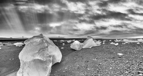 Icebergs Pláži Jokulsarlon Diamond Při Západu Slunce Island — Stock fotografie