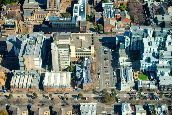 Güneşli bir günde Melbourne 'un muhteşem hava manzarası. Avustralya helikopterinden görüntü