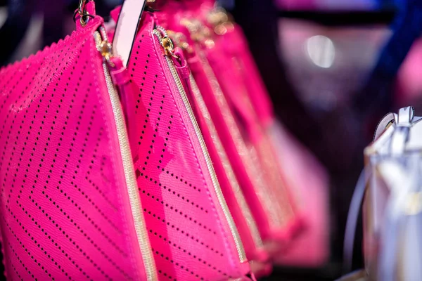 Bolso Mano Pequeño Mujer Rosa Una Tienda —  Fotos de Stock